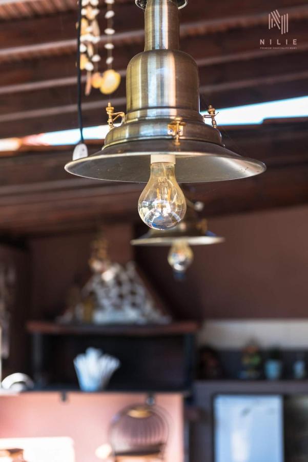 Вилла Roadhouse, Nilie Hospitality Mgmt Флогита Экстерьер фото