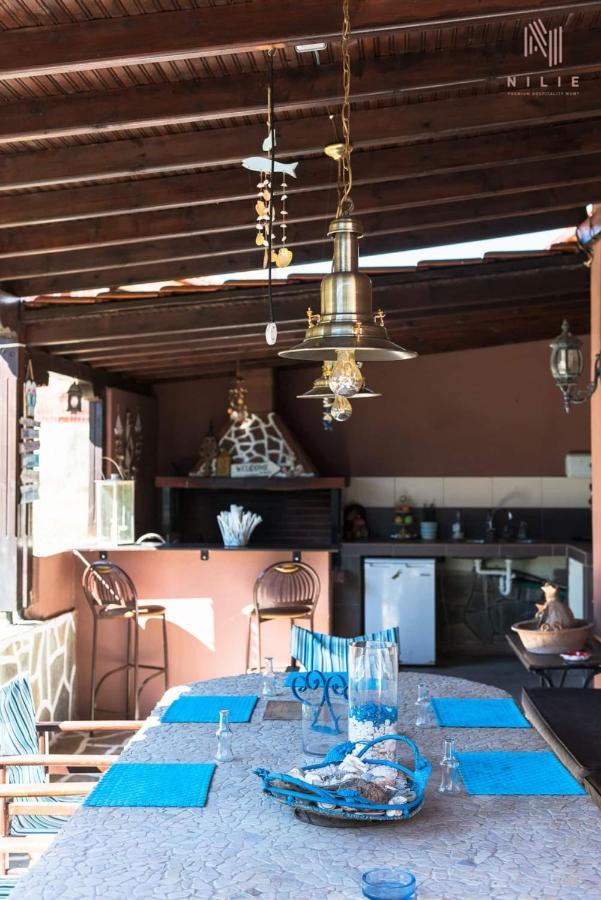 Вилла Roadhouse, Nilie Hospitality Mgmt Флогита Экстерьер фото